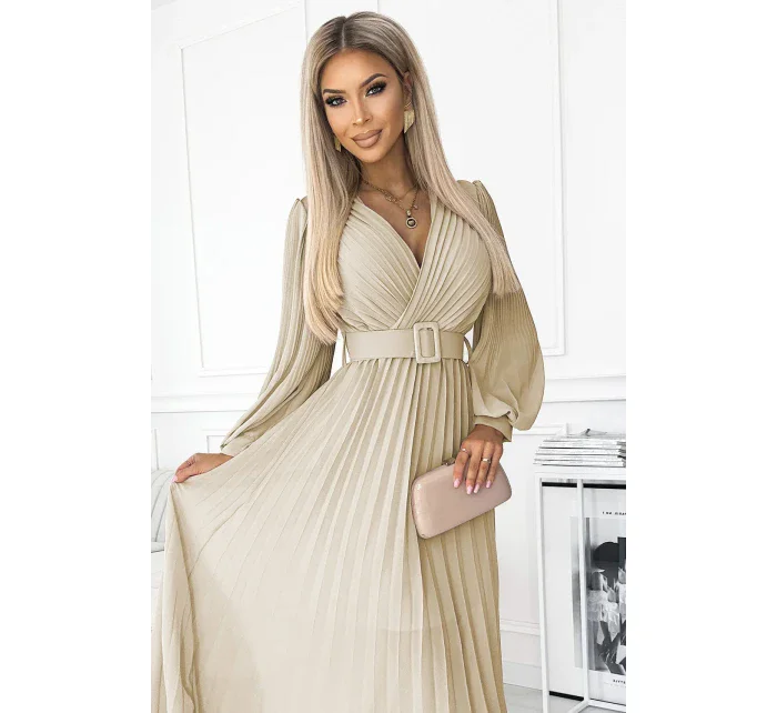 KLARA Béžové dámské plisované šaty s opaskem a výstřihem model 18462563 - numoco basic KLARA Béžové dámské plisované šaty s opaskem a výstřihem model 18462563 - numoco basic