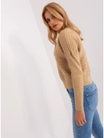 Sweter AT SW model 18900695 camelowy - FPrice Sweter AT SW model 18900695 camelowy - FPrice
