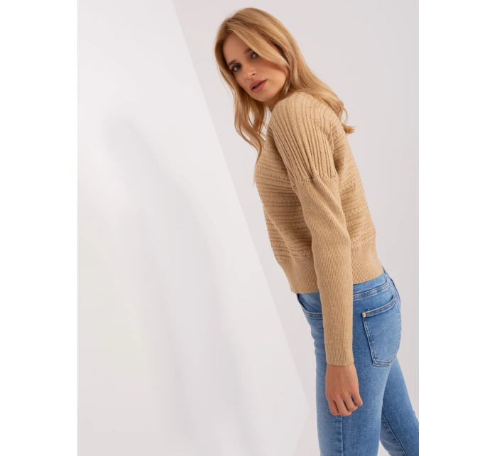 Sweter AT SW model 18900695 camelowy - FPrice Sweter AT SW model 18900695 camelowy - FPrice