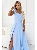 model 22141503 Elegantní večerní maxi šaty s rozparkem a růžemi modré - numoco