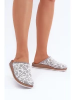 Lesklé dámské pantofle model 21681273 Šedé - Inblu Lesklé dámské pantofle model 21681273 Šedé - Inblu