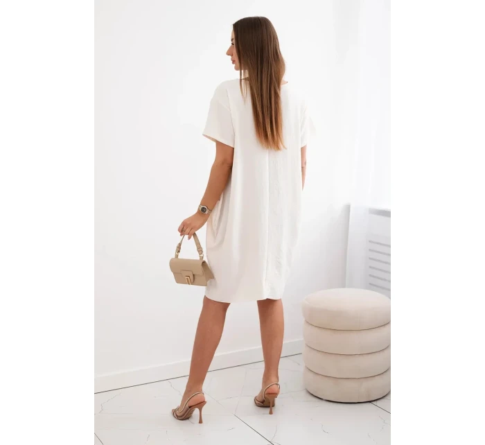 Šaty s vreckami a príveskom svetlo béžovej farby Šaty s vreckami a príveskom svetlo béžovej farby