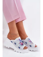 Skórzane Klapki Damskie Na Koturnie Artiker 56C0428 Białe