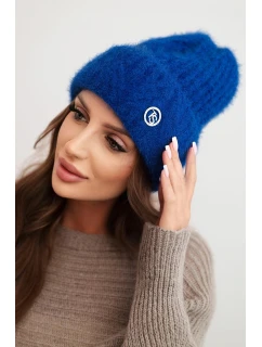Dámska zimná čiapka z nadýchanej priadze a s elegantným gombíkom