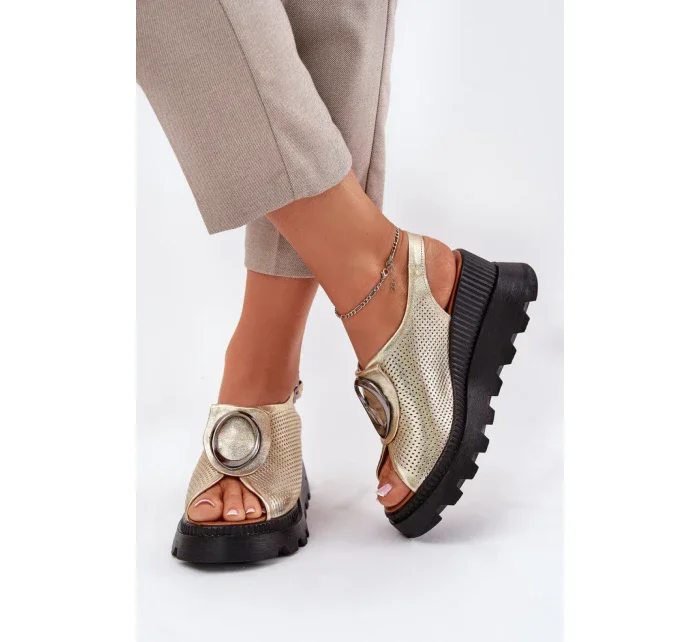 Model topánok na klinoch 213004 Krok v štýle Model topánok na klinoch 213004 Krok v štýle