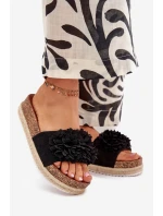 Dámske papuče na platforme s ozdobnými kvetmi - čierne