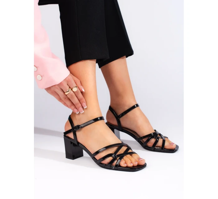 Luxusní dámské sandály černé na širokém podpatku Luxusní dámské sandály černé na širokém podpatku