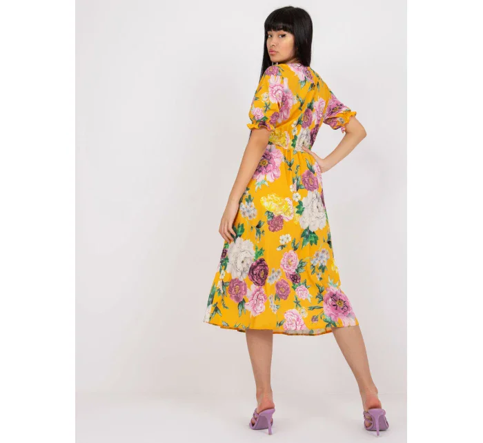 Šaty LK SK model 17420042 tmavě žlutá - FPrice Šaty LK SK model 17420042 tmavě žlutá - FPrice