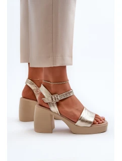 model 21655608 Dámské Kožené Sandály Na Klínu Zlaté - Zazoo