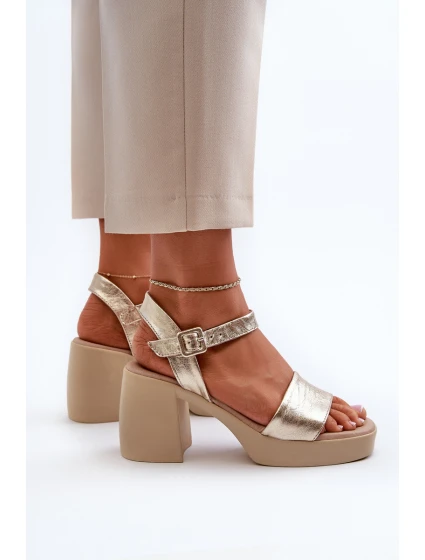 model 21655608 Dámské Kožené Sandály Na Klínu Zlaté - Zazoo
