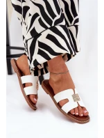 Ploché sandály s výřezy a ozdobou bílé model 21685574 - Boto Ploché sandály s výřezy a ozdobou bílé model 21685574 - Boto