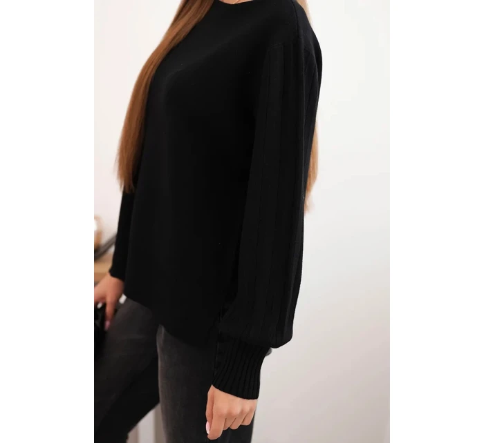 Dámsky viskózový sveter s dlhým rukávom a bočným rozparkom čierny