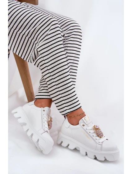 Kožené tenisky s ozdobnou broží  bílé model 21694817 - CheBello