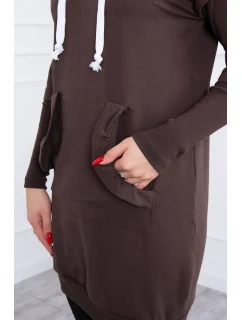 Šaty s ozdobnými volánikmi a kapucňou v hnedej farbe