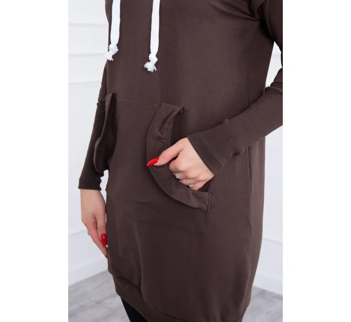 Šaty s ozdobnými volánikmi a kapucňou v hnedej farbe Šaty s ozdobnými volánikmi a kapucňou v hnedej farbe