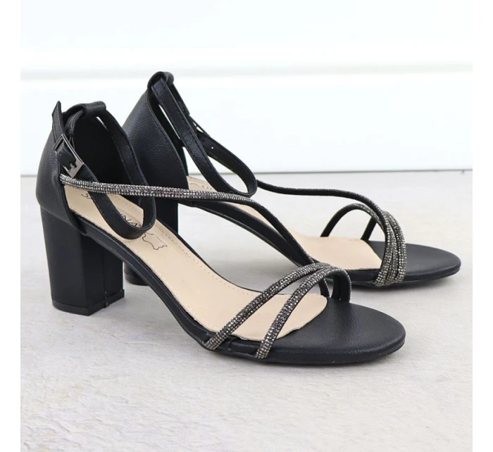 Dámské ažurové sandály béžové model 21904482 - Sabatina