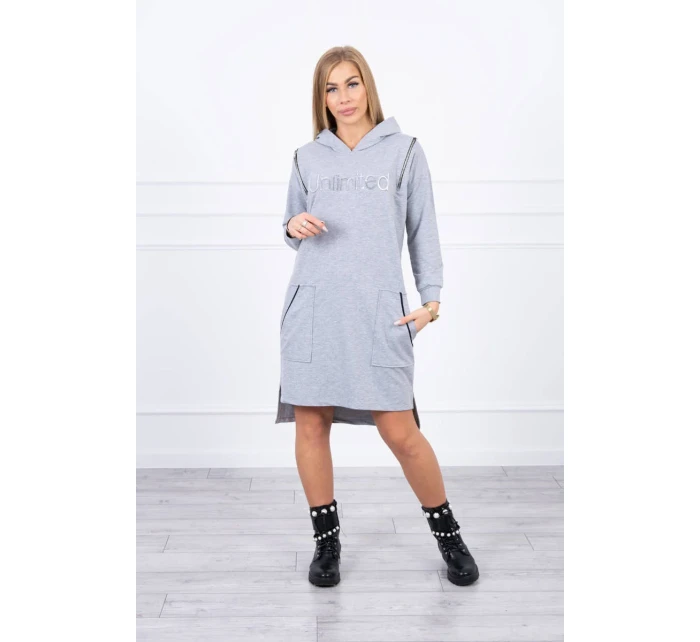 Neobmedzené šedé šaty