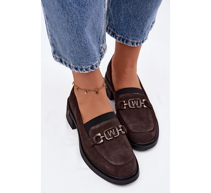 Dámské mokasiny z přírodního semiše na nízkém podpatku model 22100103 Čokoládové - VINCEZA Dámské mokasiny z přírodního semiše na nízkém podpatku model 22100103 Čokoládové - VINCEZA