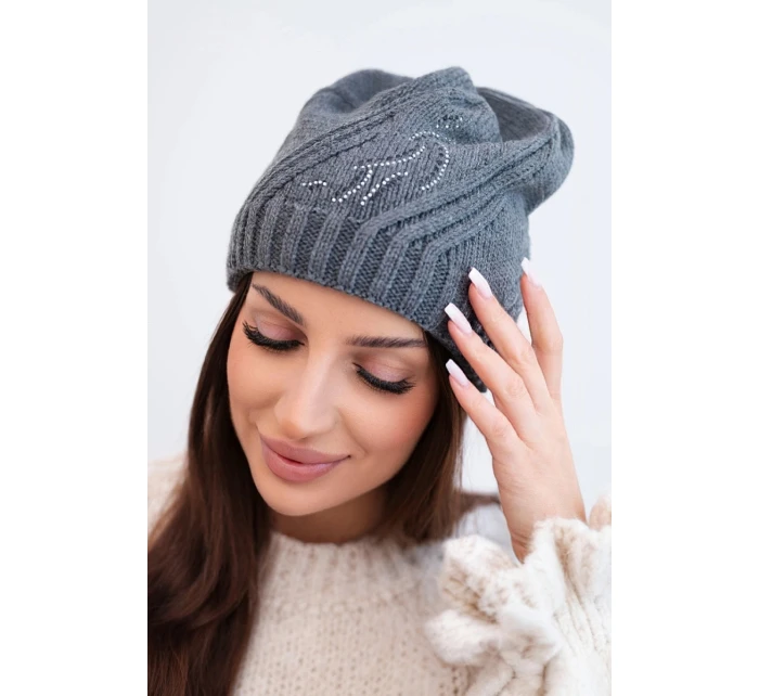 Dámska zimná vlnená čiapka s geometrickým vzorom a jemným leskom K401 tmavosivá