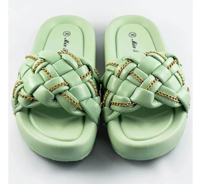 Zelené dámske šľapky so zapleteným pásikom a retiazkou (AE120) Zelené dámske šľapky so zapleteným pásikom a retiazkou (AE120)