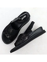 Dámske vyvýšené sandále s gumou čierne Jezzi RMR2267-2