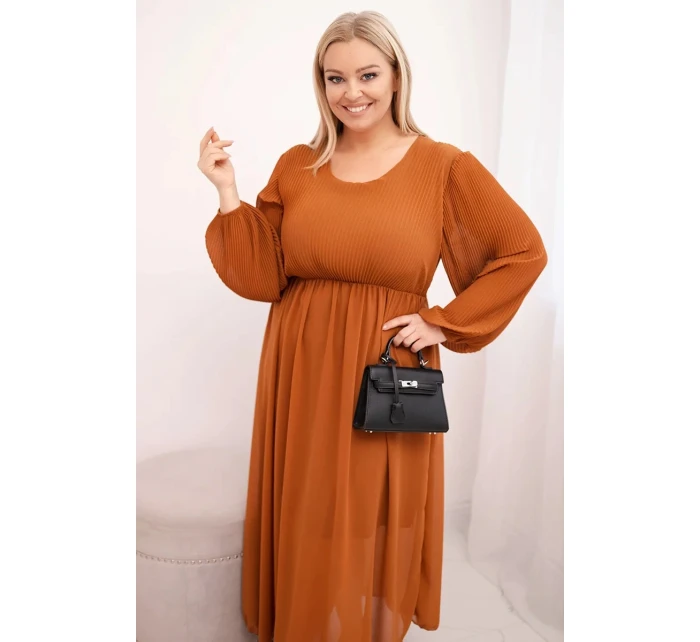 Dámská plisovaná sukýnka Plus Size z viskózy a s dlouhým rukávem camelová Dámská plisovaná sukýnka Plus Size z viskózy a s dlouhým rukávem camelová