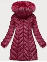 Dámska prešívaná bunda vo vínovej farbe s kapucňou (8916-b) Dámska prešívaná bunda vo vínovej farbe s kapucňou (8916-b)