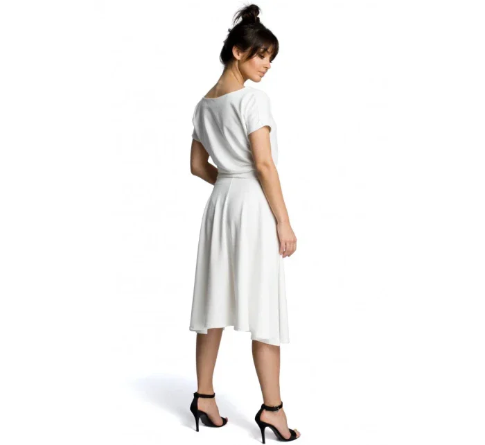 model 15097686 Rozšířené šaty ecru - BeWear model 15097686 Rozšířené šaty ecru - BeWear