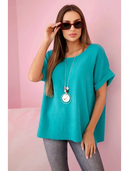 Mušelínová blúzka s náhrdelníkom svetlo modro-zelená Mušelínová blúzka s náhrdelníkom svetlo modro-zelená