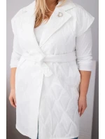 Dámske Plus veľkosť prešívaná vesta s opaskom a golierom biela