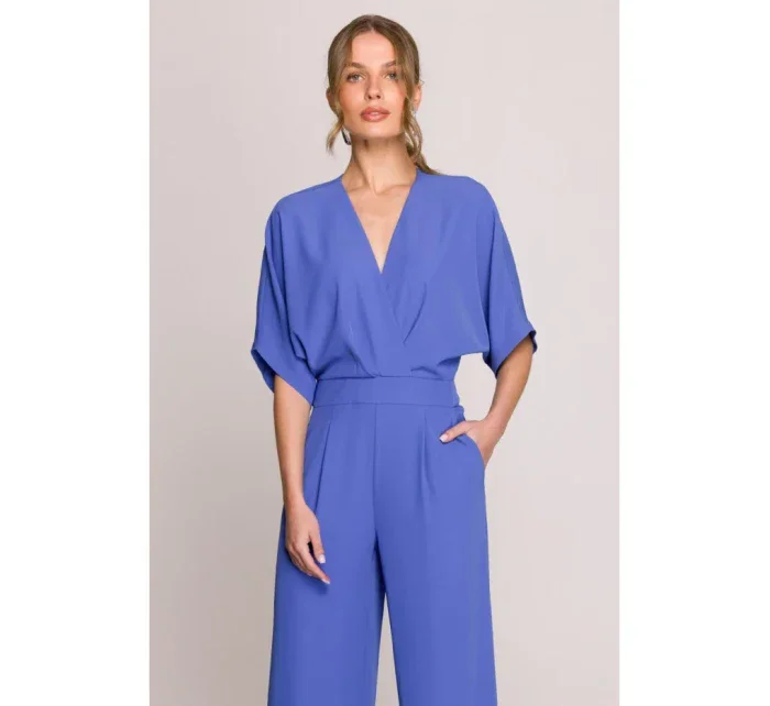Kombinéza s širokými nohavicemi a výstřihem modrá model 20966133 - STYLOVE Kombinéza s širokými nohavicemi a výstřihem modrá model 20966133 - STYLOVE