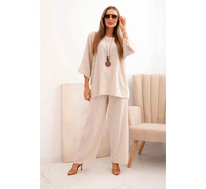 Dámský komplet z model 21193162 blůza s náhrdelníkem a kalhoty béžový - K-Fashion Dámský komplet z model 21193162 blůza s náhrdelníkem a kalhoty béžový - K-Fashion