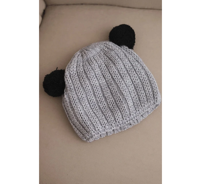 Dámska zimná vlnená čiapka s bambulou K433 svetlo sivá