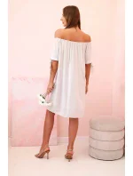 Dámske viskózové šaty s viazaním na rukávoch béžovej farby Dámske viskózové šaty s viazaním na rukávoch béžovej farby