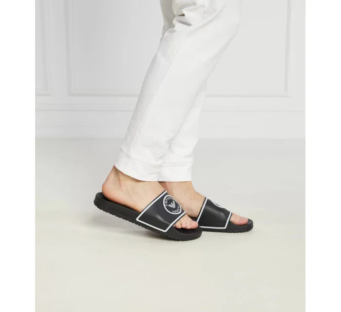 Pánské nazouváky černobílé model 19009221 - Emporio Armani Pánské nazouváky černobílé model 19009221 - Emporio Armani