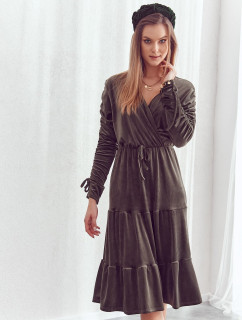 Velúrové šaty s výstrihom v tmavozelenej farbe