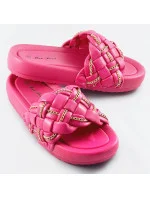 Dámské pantofle ve fuchsijové barvě se páskem a řetízkem model 17352321 - Mix Feel