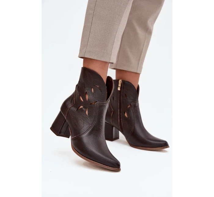 Kožené otevřené dámské kotníkové boty na podpatku model 21713218 čokoládové - Zazoo