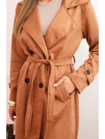 Dámsky semišový kabát s viazaním v páse, golierom a gombíkmi camel