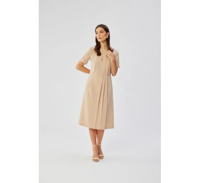 model 19647341 Šaty s řasením na boku béžové - STYLOVE model 19647341 Šaty s řasením na boku béžové - STYLOVE
