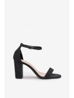 Dámské lesklé sandály na podpatku Černé Queen model 22010084 - Step in style