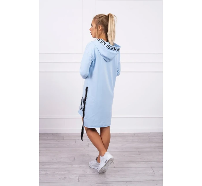 Šaty s kapucňou a potlačou modrej Šaty s kapucňou a potlačou modrej