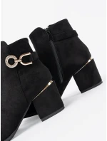 Jedinečné čierne dámske členkové topánky na širokom podpätku Jedinečné čierne dámske členkové topánky na širokom podpätku