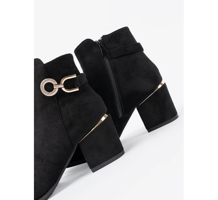 Jedinečné čierne dámske členkové topánky na širokom podpätku Jedinečné čierne dámske členkové topánky na širokom podpätku