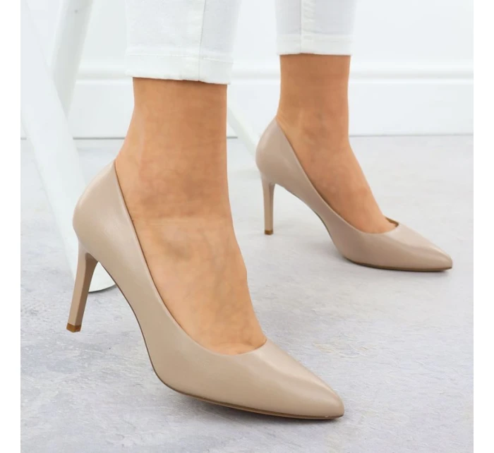 Béžové lodičky na jehlovém podpatku Sergio model 22013077 - LEONE