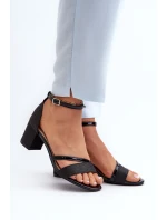 Dámské sandály na nízkém podpatku černé model 21658188 - VINCEZA Dámské sandály na nízkém podpatku černé model 21658188 - VINCEZA