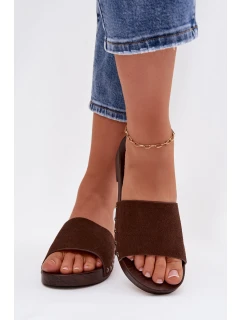 Dámské pantofle s přezkami na nízkém podpatku Čokoládové model 21954660 - Boto