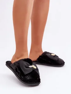 Papuče z umelej kožušiny s malou brošňou Black Primaria