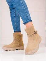 Praktické hnedé členkové topánky na plochom podpätku pre ženy Praktické hnedé členkové topánky na plochom podpätku pre ženy