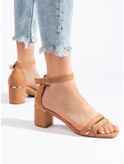 Módne dámske sandále hnedej farby na širokom podpätku Módne dámske sandále hnedej farby na širokom podpätku